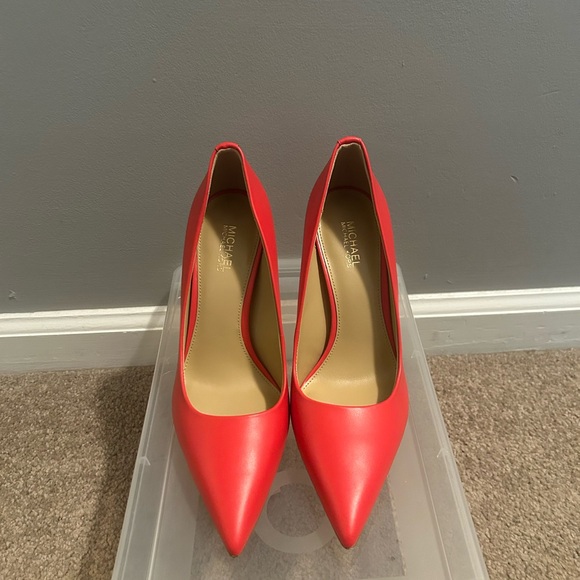 NWOT Michael Kors Amara pumps - Picture 4 of 8